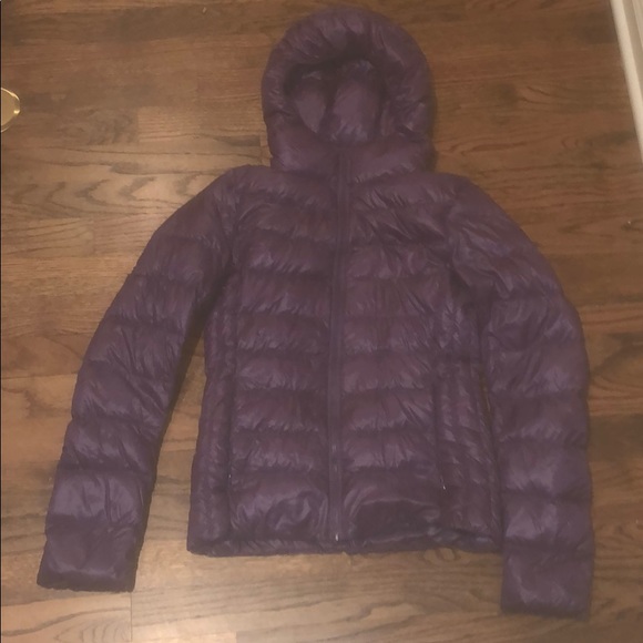 A thin but warm Uniqlo coat - Picture 1 of 3